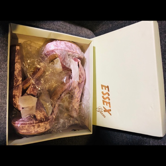 Heels - Picture 5 of 5